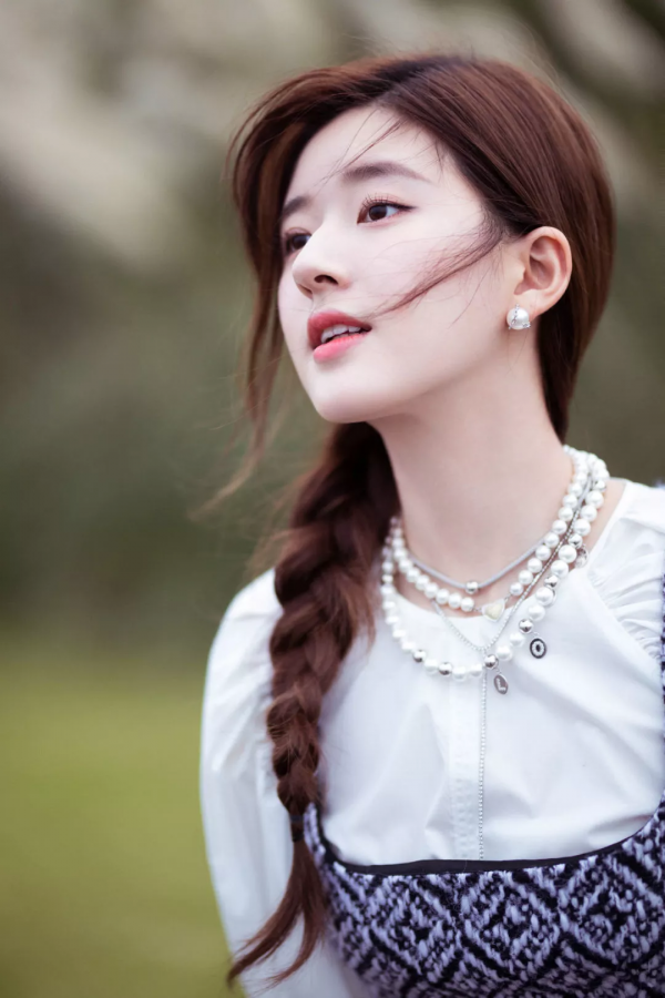 生圖美過精修，趙麗穎靠側顏封神了