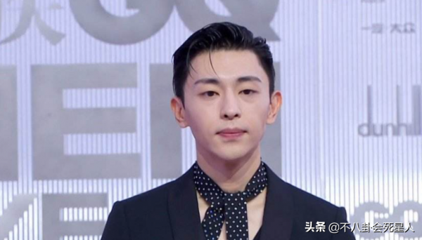 男星紅毯上的4種油膩風，鄧倫中招兩項，滿面油光成男神“殺手”
