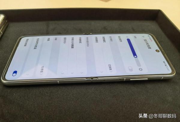 華為P50 Pocket 線下第一時間上手評測