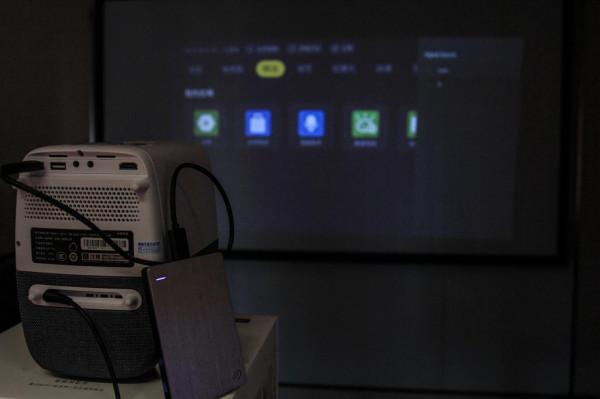 HOMAX享受家庭巨幕電影：泰捷WEBOX T1s智慧投影