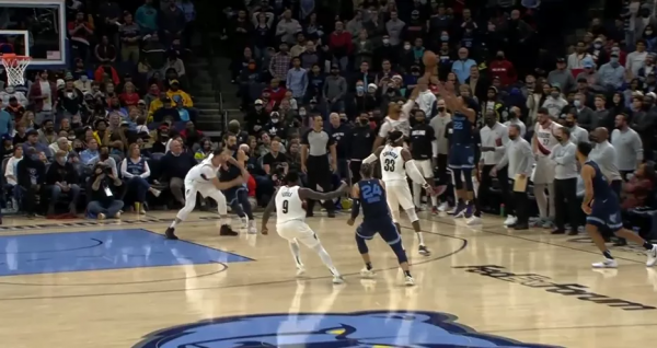 43+32！利拉德終於回來了