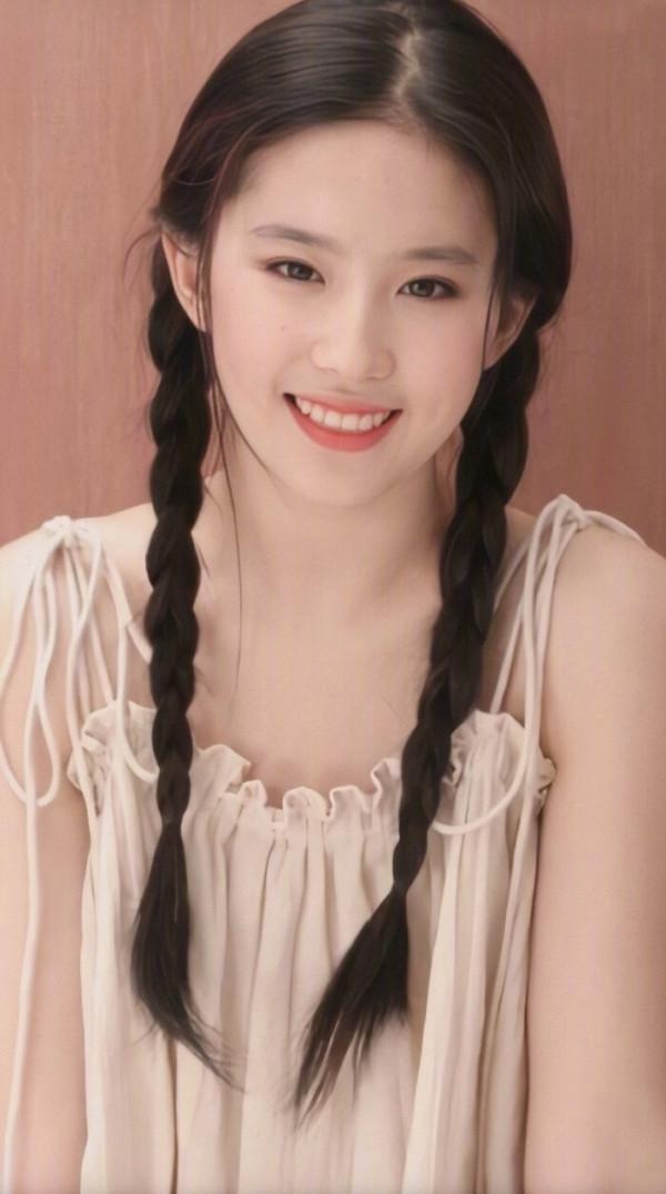 雙馬尾造型：楊冪 楊穎 劉亦菲 唐嫣 李沁 楊紫 白鹿 熱巴 娜扎 楊超越