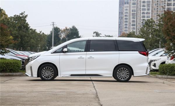 外觀上檔次，空間寬敞，乘坐舒適，實拍體驗傳祺M8大師系列至尊版