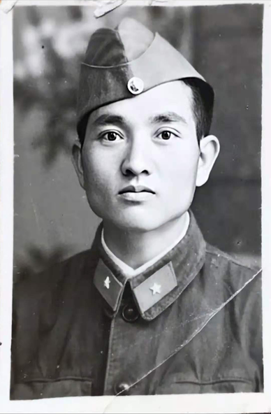 每一個軍人都值得尊敬:五十年代軍裝照,想不到爺爺們曾經這麼帥 每一個軍人都值得尊敬:五十年代軍裝照,想不到爺爺們曾經這麼帥