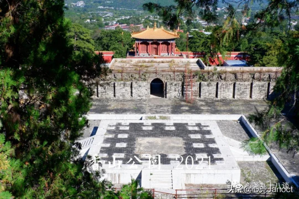 整理照片時發現十五年前拍的香山靜宜園,如今再登山找尋當年痕跡 整理照片時發現十五年前拍的香山靜宜園,如今再登山找尋當年痕跡