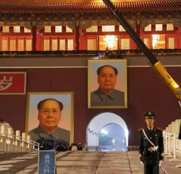 天安門毛主席手繪畫像：高6米寬4.6米，重1.5噸，如今已經是第8版