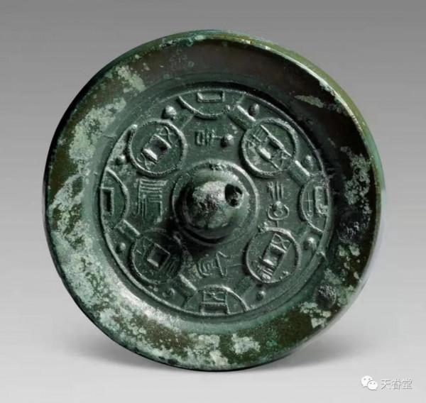 鏡子上的古錢 鏡子上的古錢