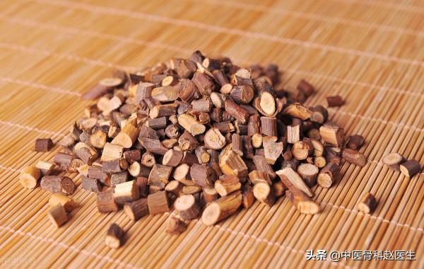 治關節痛，其實並不難，一張搜刮骨頭風溼寒的方子，請收好