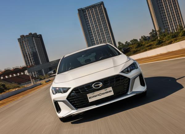 10萬級,新來的國產“小鋼炮”,比思域動力強,油耗百公里5.7升 10萬級,新來的國產“小鋼炮”,比思域動力強,油耗百公里5.7升