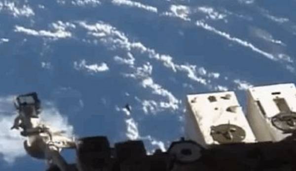 首見!從空間站實拍神舟十三飛船,我們終於也有這個角度的照片了 首見!從空間站實拍神舟十三飛船,我們終於也有這個角度的照片了