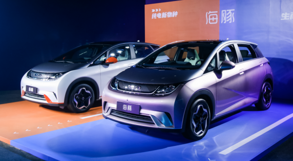 比亞迪海豚將刀片電池融入車身結構，小巧車身蘊藏寬大空間