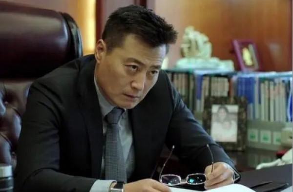 任程偉：成名後把患難妻子當成寶，兩個女兒很幸福