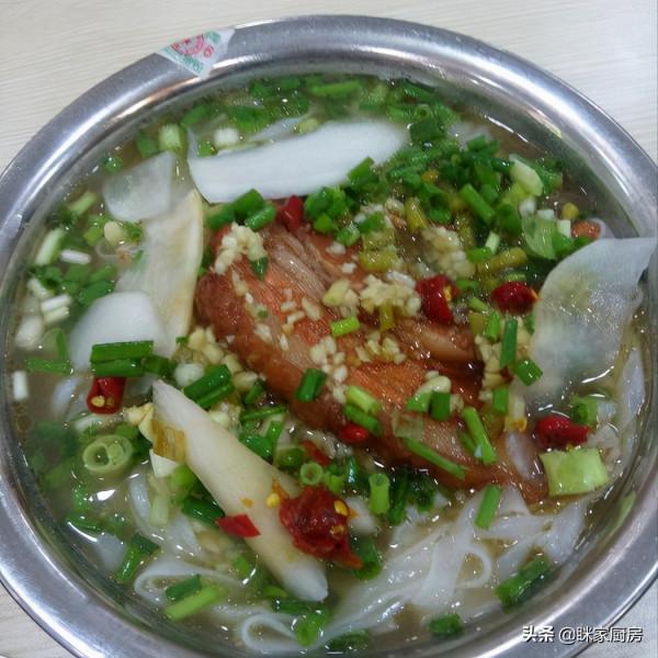 廣西鄉鎮扣肉粉，12塊錢一碗，日賣100碗扣肉粉，每天賺500元以上