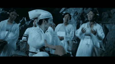 61歲農村醜老太，草根逆襲“星女郎”，出演兩部電影買兩套房