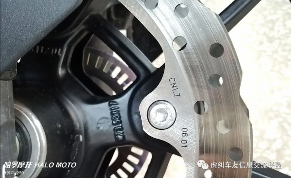 濤哥‘暴力’試駕：隆鑫VOGE無極500DS摩托駕馭感受