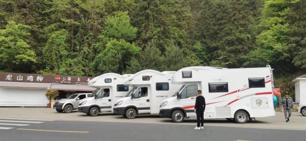 不同的副梁與箱體連線方式結構決定車輛的強度
