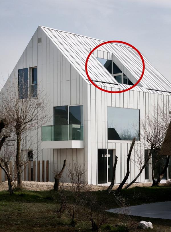 日本的一戶建也是模仿國內的天井房，屋頂留空，在國內早封起來了