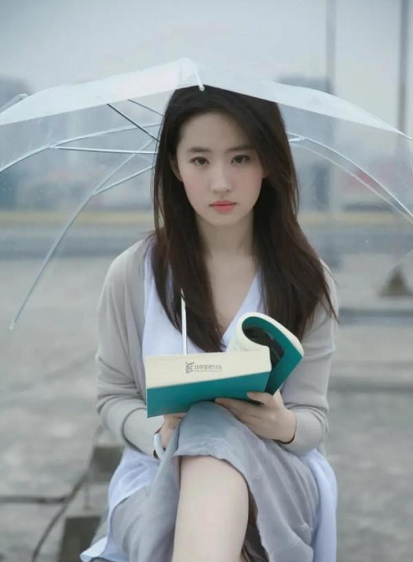 小小搬運工,大明星劉亦菲 小小搬運工,大明星劉亦菲