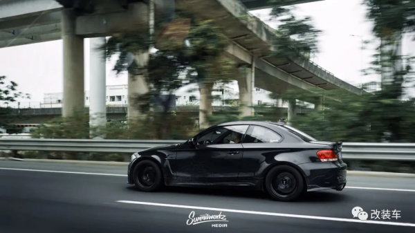 珍獸般的黑武士寶馬1M,開慣了500馬力本田S2000也不一定能駕馭 珍獸般的黑武士寶馬1M,開慣了500馬力本田S2000也不一定能駕馭