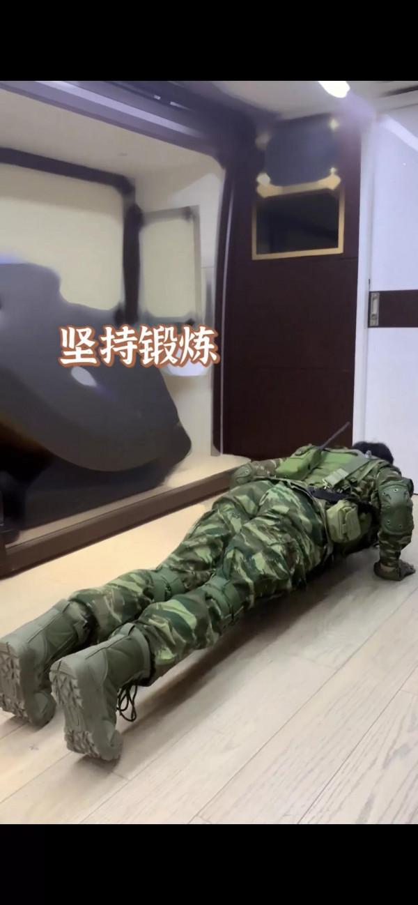 做俯臥撐的肖戰太愛了