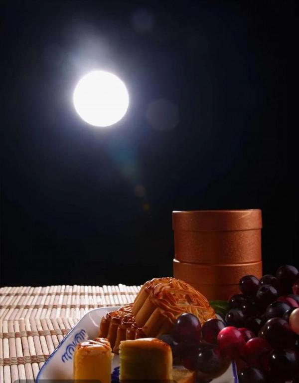 2021年中秋佳節前夕，寫小詩兩首送給親人朋友，聊表想念之情