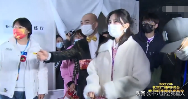 北京春晚路透曝光：baby發糖葫蘆，李沁扮花仙子，王鷗異域風