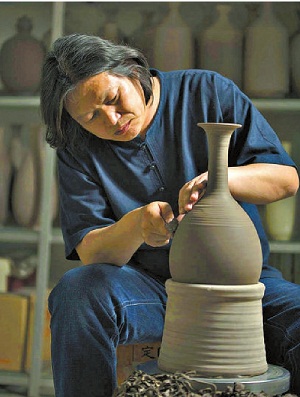 龐永輝:傳承中創新 弘揚定瓷文化 龐永輝:傳承中創新 弘揚定瓷文化