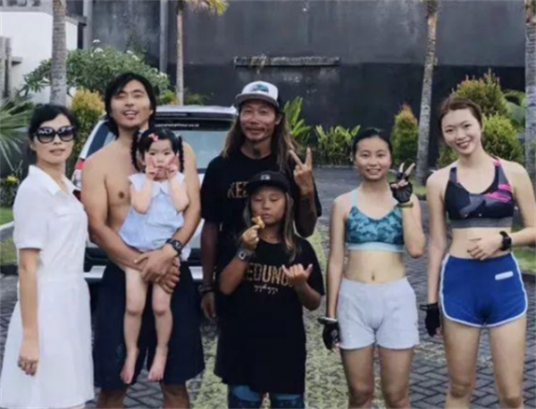 還記得辭職賣房、帶娃環球遊那個山東家庭嗎？他們如今怎麼樣了