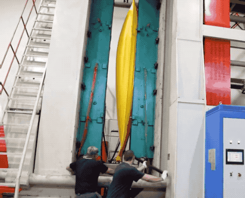 洗髮水的瓶底和牛奶瓶的提手，原來是吹出來的