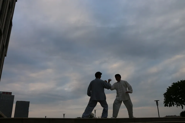 以24式太極拳為例，談太極拳重心轉換六個要點