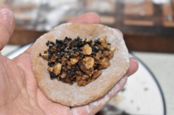 這包子餡料又香又營養,一次性發酵暄軟又省時,比紅糖饅頭還好吃 這包子餡料又香又營養,一次性發酵暄軟又省時,比紅糖饅頭還好吃