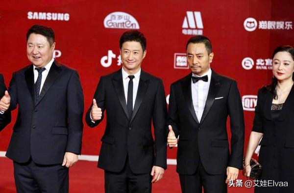 陳紅久違紅毯,穿西裝戴百萬珠寶跟陳凱歌隔老遠,站角落皺紋搶鏡 陳紅久違紅毯,穿西裝戴百萬珠寶跟陳凱歌隔老遠,站角落皺紋搶鏡