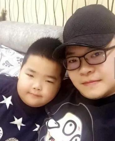 《鄉村愛情》中謝騰飛曬自己13歲生日照 網友戲稱同比例長大