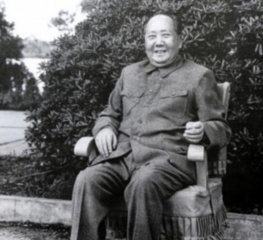 毛主席逝世後，毛岸青曾給葉劍英寫了封信：父親對伯伯是很尊敬的