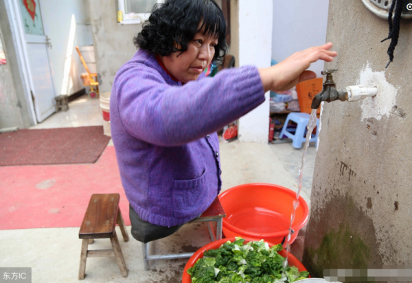 偉大的無腿媽媽！從小盆骨高位截肢，卻生兒育女毫無耽誤