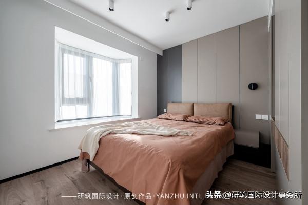 110㎡零死角，這對丁克夫妻的現代簡約宅，到處是超強儲物空間