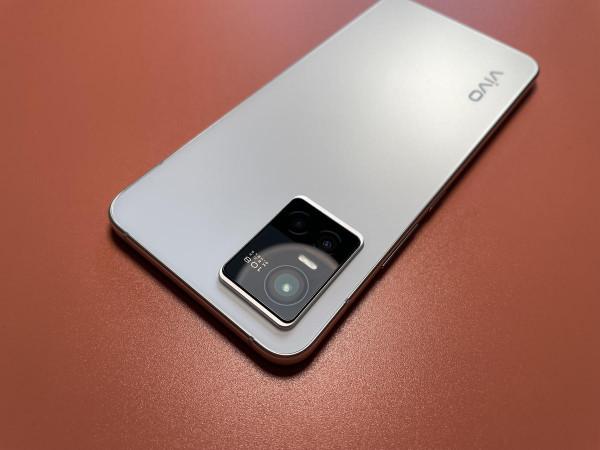輕薄機身和1億畫素主攝 拍照和外觀全面進化的vivo S10 Pro 輕薄機身和1億畫素主攝 拍照和外觀全面進化的vivo S10 Pro