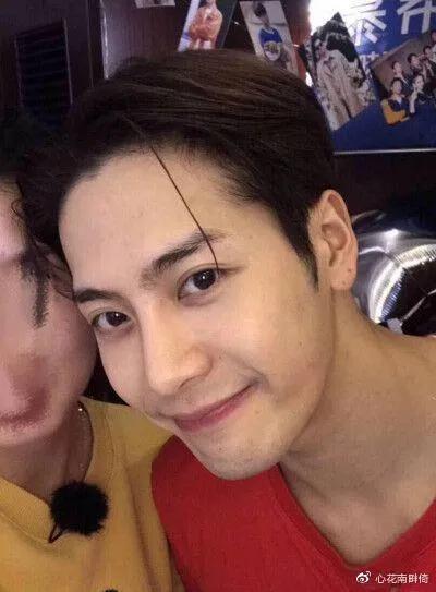 朱一龍:我沒有化妝,王嘉爾:我也沒有化妝,龔俊:你們聊 朱一龍:我沒有化妝,王嘉爾:我也沒有化妝,龔俊:你們聊