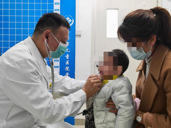 2歲女童食道僅1毫米靠喝奶維持生存 小磁鐵助力消除瘢痕恢復食道功能