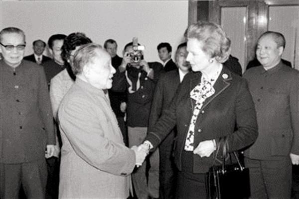 偉人與香菸：毛澤東、鄧小平、劉少奇的吸菸趣事