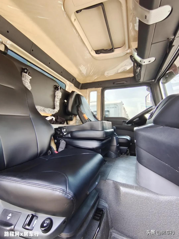 超大沙發床,酒店豪華包廂內飾,順之旅重汽汕德卡房車 超大沙發床,酒店豪華包廂內飾,順之旅重汽汕德卡房車