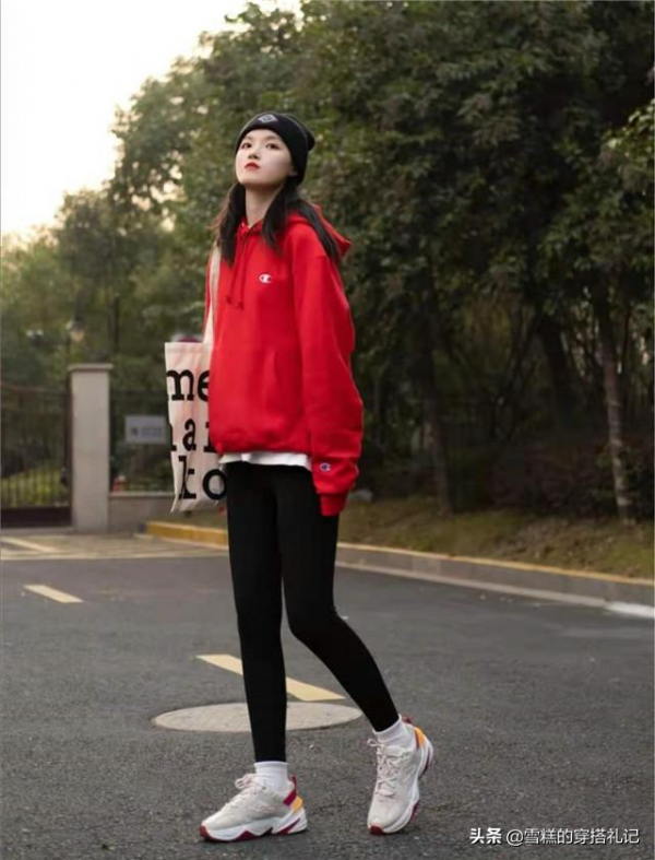 打底褲早就不受寵了！今年冬天流行穿&OpenCurlyDoubleQuote;體操褲&rdquo;，時髦遮肉又顯瘦