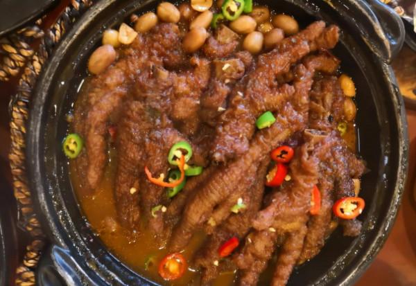 河南這家濱河館子，隨便點都好吃的地方，9個菜一家人吃到滿足