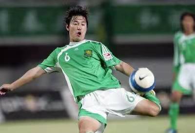 軍營裡走出的中場指揮官,健力寶球員系列四小天鵝之大將隋東亮 軍營裡走出的中場指揮官,健力寶球員系列四小天鵝之大將隋東亮