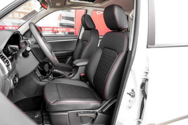 瑞虎3：5門5座SUV，搭載1.5L+5MT動力，外觀帥氣，適合家用