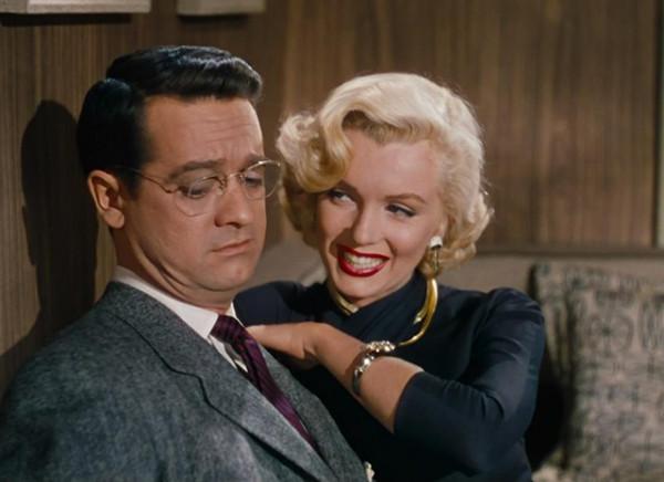 1954年,夢露在韓國勞軍,冬天穿吊帶裙演出,點燃數10萬美軍激情 1954年,夢露在韓國勞軍,冬天穿吊帶裙演出,點燃數10萬美軍激情