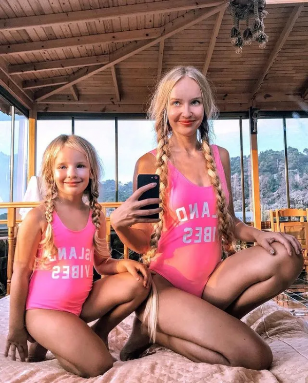 土耳其媽媽曬7歲女兒cos照爆火ins，網友：哈哈哈哈簡直是神還原