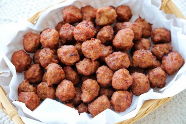 冬天一定要吃藕丸子，燉湯燉菜都好吃，一次多做一點，管夠一個月