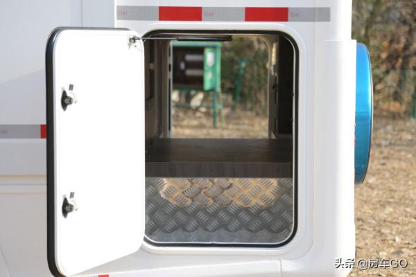 國六3.0T+8AT！C本可開超大空間房車，實拍亞特尊領ST