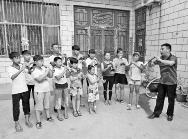 “嗩吶聖手”馮曉泉:一曲《冰糖葫蘆》登上春晚,如今卻沒了訊息 “嗩吶聖手”馮曉泉:一曲《冰糖葫蘆》登上春晚,如今卻沒了訊息